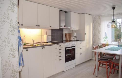 Dio House | Three-Bedroom Holiday Home In Dio