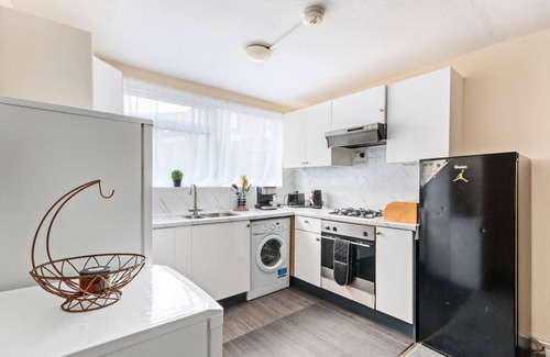 Glyndon House | Three-Bedroom House w/garden