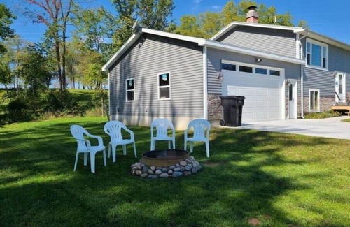 Lake Odessa House | Three bedroom Lakehouse, free parkingn