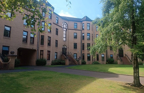 North West Apartment | Three bedroom, modern flat in Hyndland