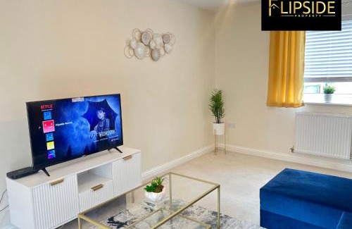 Aylesbury Apartment | Three Bedroom Semi Detached House By Flipside Property Aylesbury Serviced Accommodation & Short Lets With Wifi & Parking