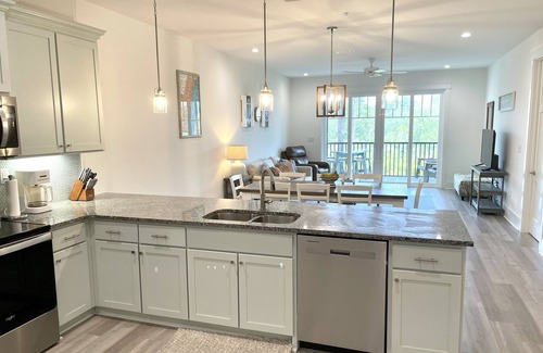 Jekyll Island Condo | Three bedroom, three bathroom condo! Minutes from beaches, waterpark, and shops