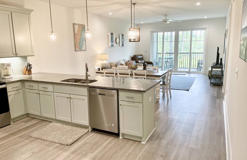 Jekyll Island Condo | Three bedroom, three bathroom condo! Minutes from beaches, waterpark, and shops