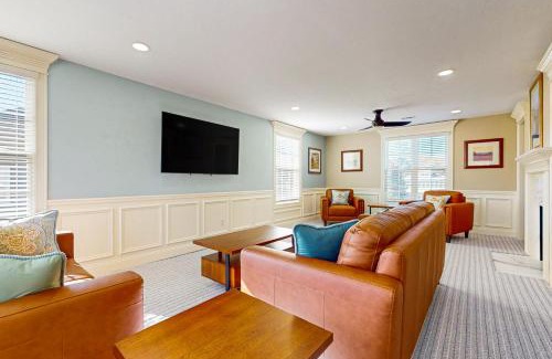 Holyoke Apartment | Three Bedroom - Victory Residence