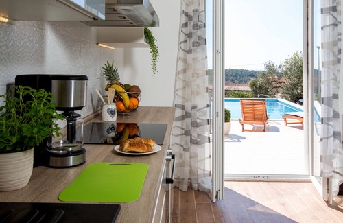 Cilipi Villa | Three bedroom Villa with private pool - free parking and big garden