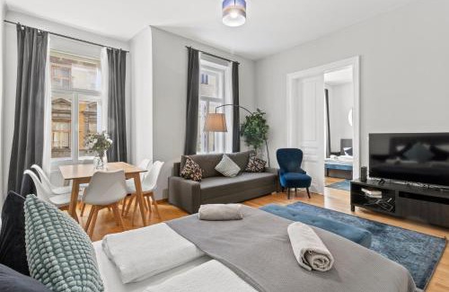 Meidling Apartment | Three Bedrooms - 80 m2 - 2 min to U4 Meidlinger Hauptstraße
