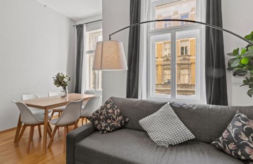 Meidling Apartment | Three Bedrooms - 80 m2 - 2 min to U4 Meidlinger Hauptstraße