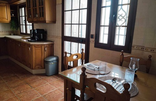 Arriate House | Three bedrooms five bathrooms patio with pool private parking