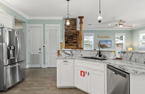 Kiska Beach House | Three Master Bedrooms! Easy Beach Access! Gulf Views