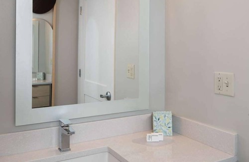Falls Church Hotel | Three Modern 2BR Suites with Kitchen, Pet-friendly, Near Smithsonian Museum!