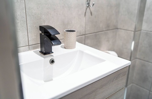Wolverhampton Apartment | Three Modern Apartments Nr Molineux for Short, Long Stays