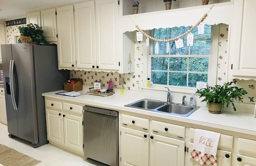 Canton House | Three Sisters House - for Medical/Business Professionals or Leisure Travelers