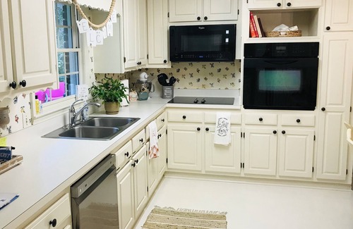 Canton House | Three Sisters House - for Medical/Business Professionals or Leisure Travelers