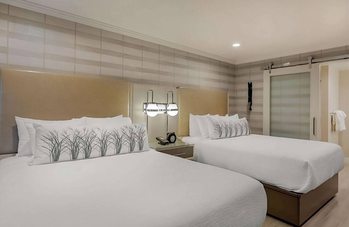 Southeast Torrance House | Three Sleek Units Near The Best Restaurants, Farmers' Market & Shopping Center