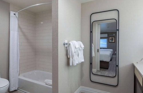Southeast Torrance House | Three Sleek Units Near The Best Restaurants, Farmers' Market & Shopping Center