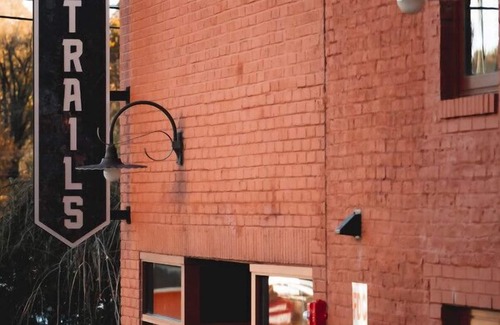 Jonesville Apartment | Three Trails 1 Bedroom Loft | Historic Downtown | Wine Country