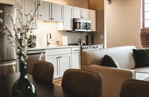 Jonesville Apartment | Three Trails 2 Bedroom Downtown | Wine Country | Rooftop Deck