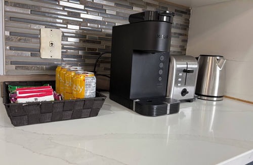 Thunder Bay House | Thunder Bay modern 5 BR, 3 WR/near airport/family-friendly!
