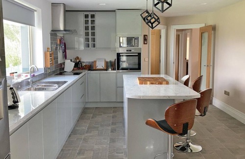 Connemara House | Ti Mhaggie Cottage