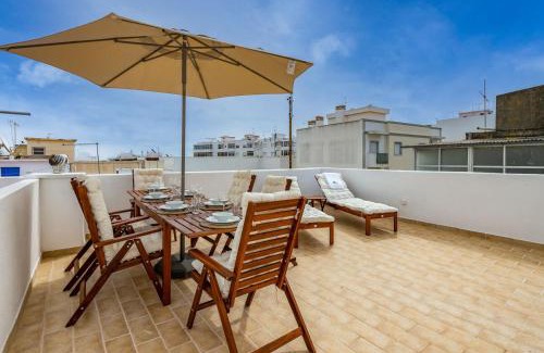 Fuseta House | Tia Anica House I - apartment with terrace in central Fuseta beach village