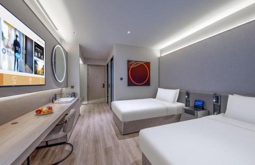 Tianjin City Center Hotel | Tianjin Binjiang Road Pedestrian Street Orange Crystal Hotel
