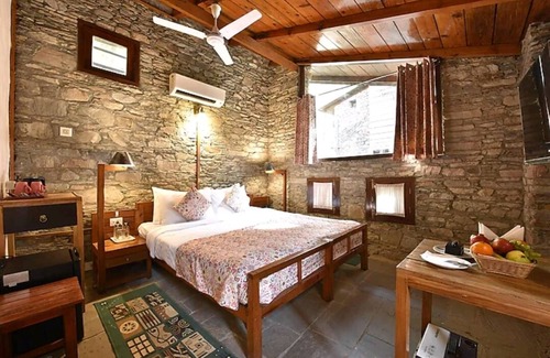 Bhimtal Hotel | Tiaraa Monolith Lake Resort