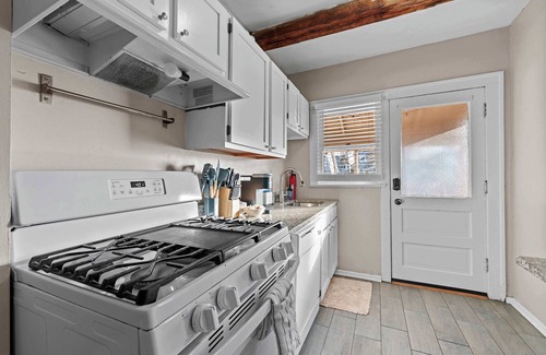 Clintonville House | Tibet Twins Suites – For 12!