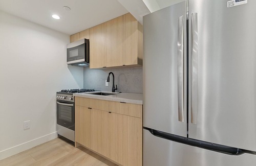 El Segundo Condo | Tide House - Unit E | Seaside Studio w/Parking