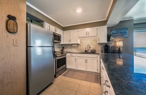 Ash Condo | Tidemaster 601 - Oceanfront Corner Unit - Walk to Main Street