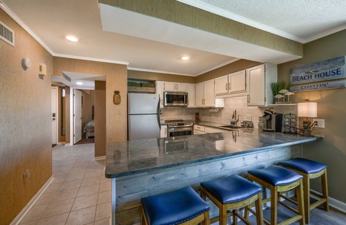 Ash Condo | Tidemaster 601 - Oceanfront Corner Unit - Walk to Main Street