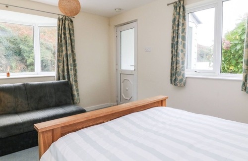 Trebarwith Strand House | TIDES REACH, pet friendly, country holiday cottage in Tintagel