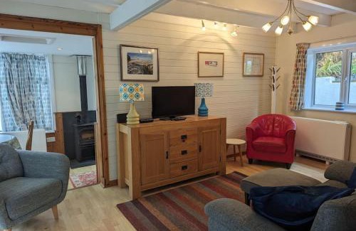 Trebarwith Strand House | Tides Reach - Trebarwith Strand - North Cornwall - Sleeps 4 - 6