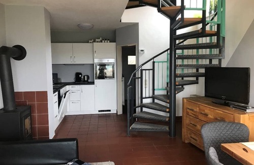 Zandt Apartment | Tie-friendly vacation home with garden and infrared sauna