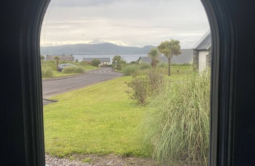 Ballinskelligs Cottage | Tigh Mhic Churtain - Holiday Home in Gorgeous Ballinskelligs