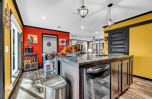 Crane Hill House | Tigua's Sunrise pet-friendly fishing + pontoon option