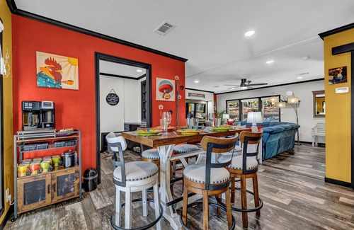 Crane Hill House | Tigua's Sunrise pet-friendly fishing + pontoon option