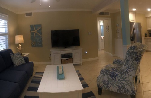 Englewood Apartment | Tiki Life. Tropical Gateway to Boca Grande Beaches! Relax without the costs!