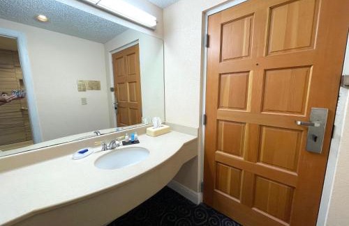 Lake George Resort | Tiki Resort - Lake George