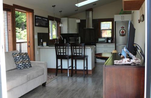 Port Renfrew Ski Chalet | Tilby's Rainbow Cottage