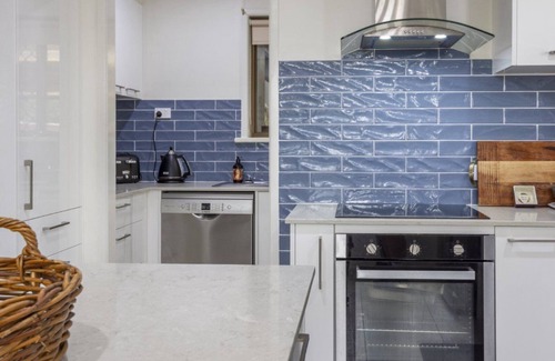 Bongaree House | Tilly's Beach House, TOP NOTCH