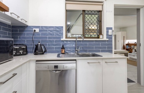 Bongaree House | Tilly's Beach House, TOP NOTCH