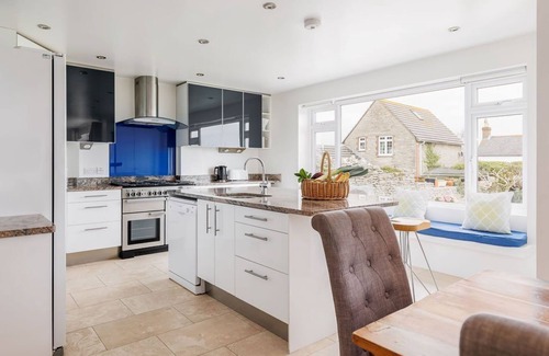 Langton Matravers Cottage | Tilshead - beautifully appointed home for the extended family
