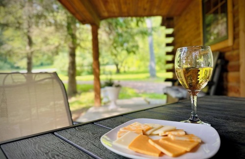 Cohocton Cabin | Timber Haven - Serene log home getaway with AC, Wi-Fi in NY Finger Lakes