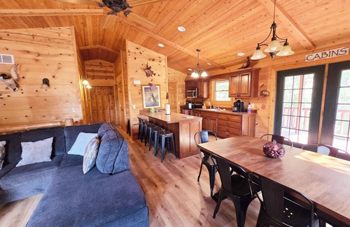 Harpers Ferry Cabin | Timber Ridge Lodge w/hot tub & POOL!