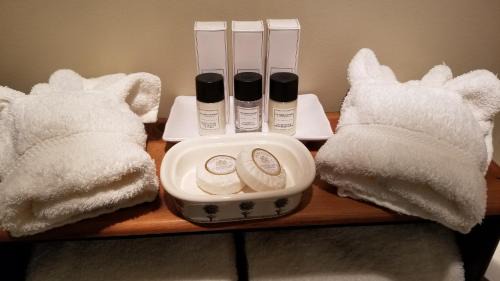 Camden Hotel | Timbercliffe Cottage Inn
