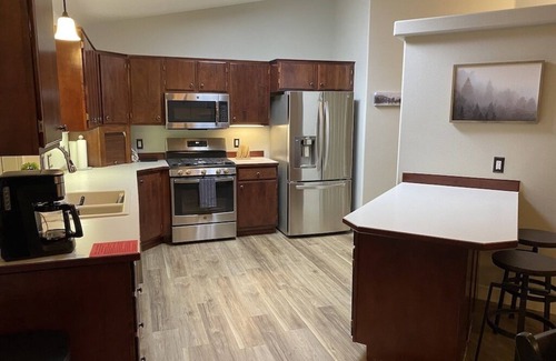 Post Falls House | Timbercrest Retreat - Delightful Home near river, Couer d'Alene & Silverwood!