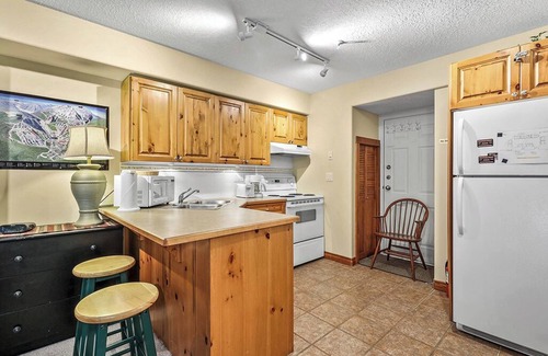 Sun Peaks Apartment | Timberline 42: Secluded Studio Condo w/Full Kitchen
