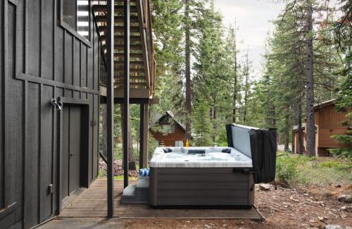 Carnelian Bay Ski Chalet | Timberline by AvantStay Stunning Chalet Cabin w Hot Tub Pool Table Home Theater