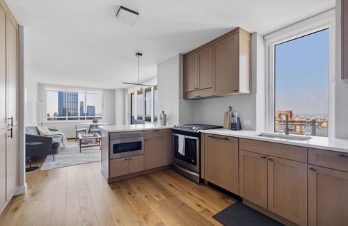 Theater District Apartment | Time Square Luxury Huge Two-Bedroom Apartment King Beds