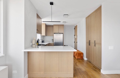 Theater District Apartment | Time Square Luxury Huge Two-Bedroom Apartment King Beds